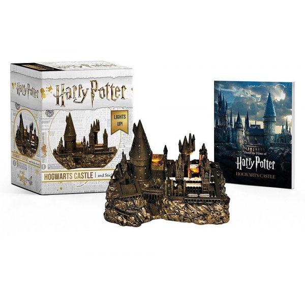 HARRY POTTER: Hogwarts Castle and Sticker Book
