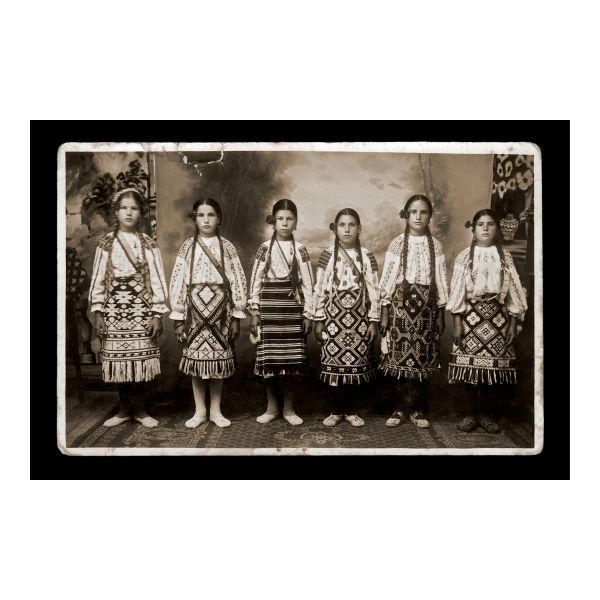 Картичка Момичета в носии - Добруджа / Girls in folk costumes - Dobrudzha