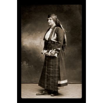 Картичка Жена в носия - Родопи / Lady in a folk costume - Rhodope Mountains